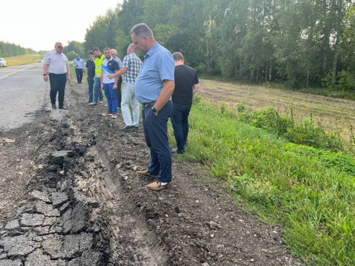 Дорога на Сосновку, отремонтированная всего год назад, начала разрушаться