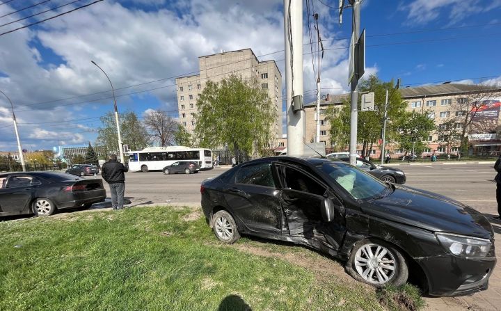 В Тамбове в столкновении машин получили травмы двое подростков