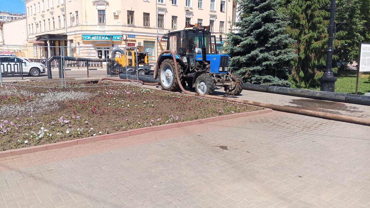 В Тамбове заменят 30 метров трубы в месте, где из-за разрушившегося  коллектора под землю ушел тротуар