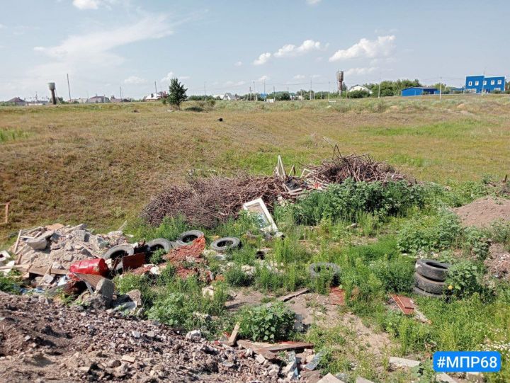 В Тамбовском округе на сельскохозяйственные земли выбрасывают строительные отходы и покрышки