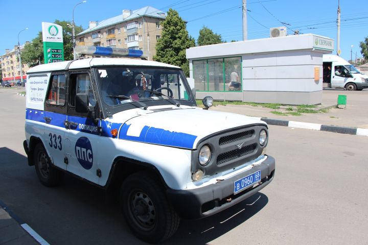 Жители Тамбова решили сдать дорожные знаки, украденные на улице, в пункт приема лома