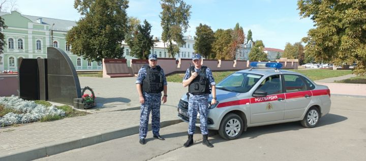 Тамбовские росгвардейцы помогли подростку, который получил сильный ожог из-за пиротехники