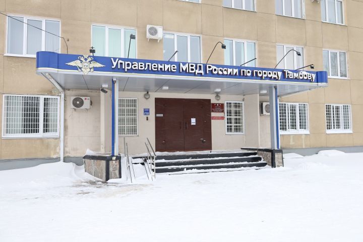 Тамбовчанин оставил без колпаков припаркованную на улице города иномарку